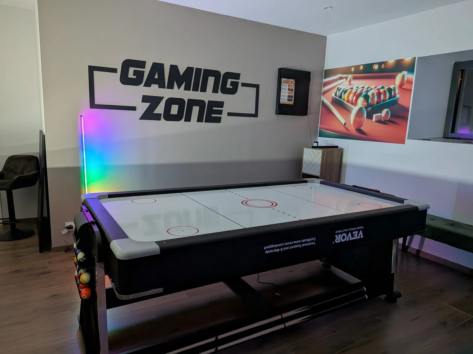 La Gaming Zone : table d'air hockey et billard, fléchettes